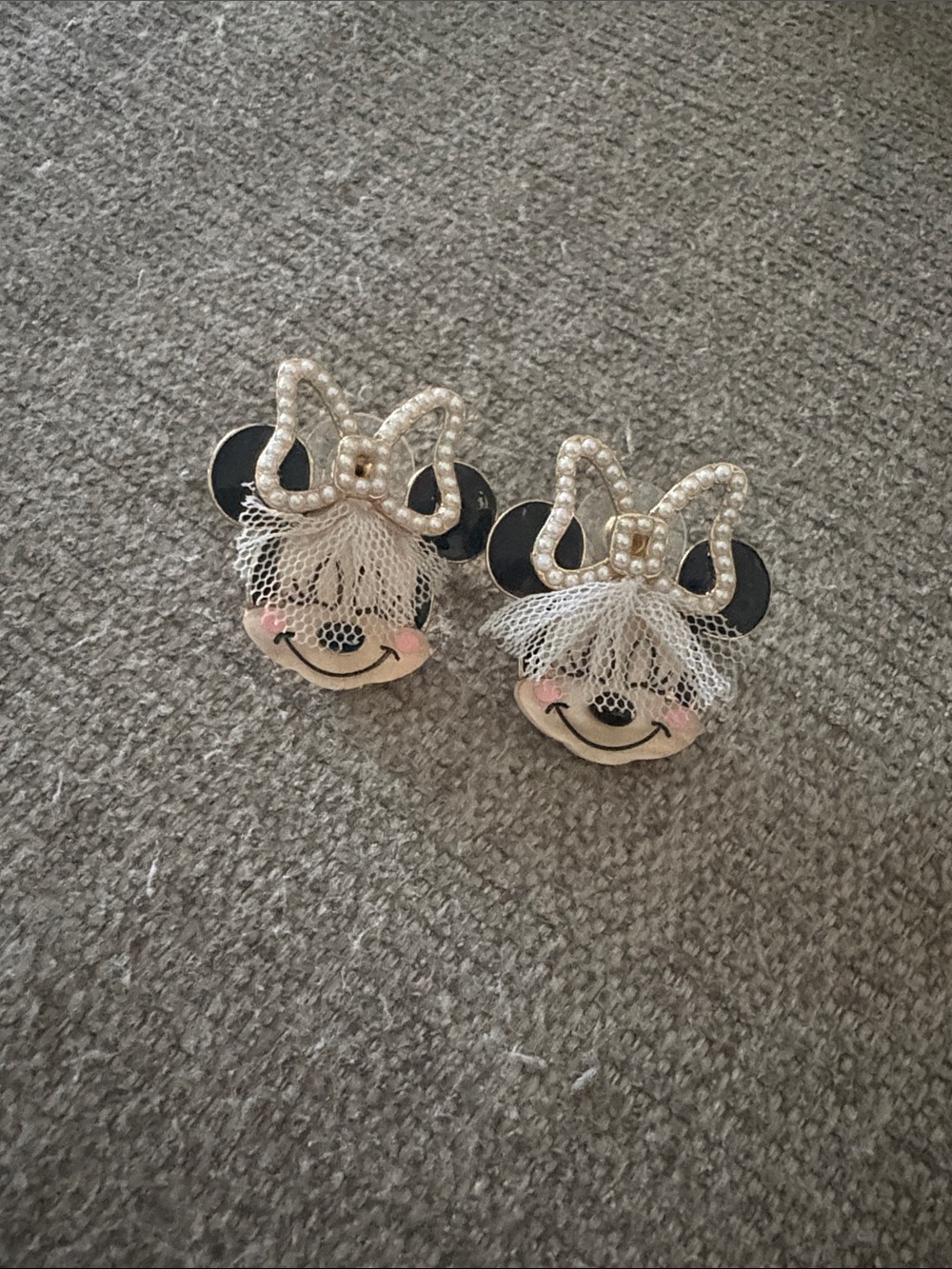 Minnie Mouse Stud Earrings